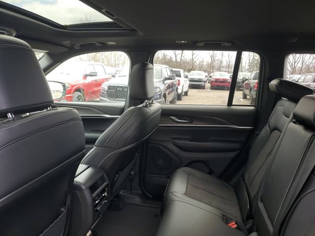 New 2026 Jeep Grand Cherokee Altitude AWD/4WD image 11