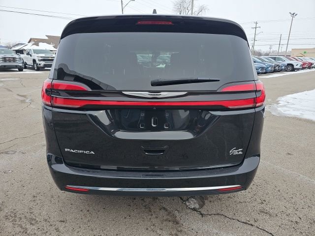 Used 2022 Chrysler Pacifica Touring-L image 6