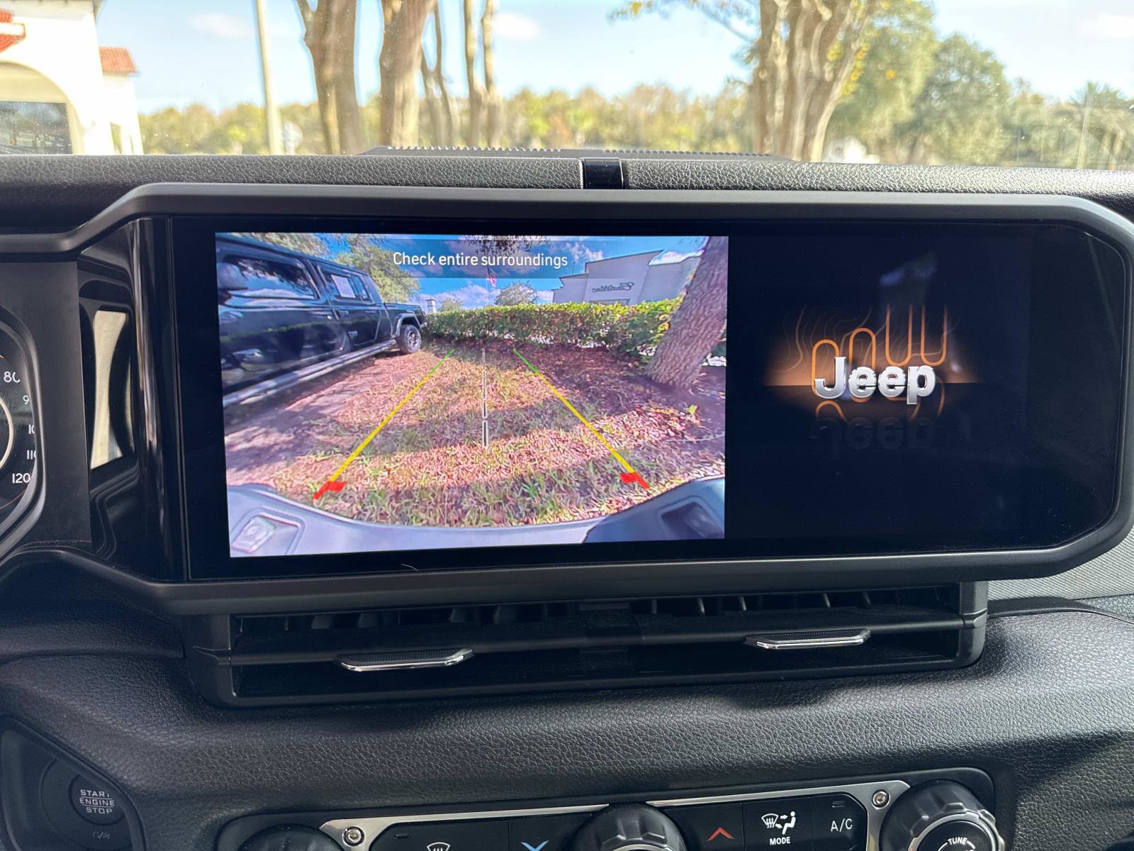 Used 2024 Jeep Gladiator Sport image 27