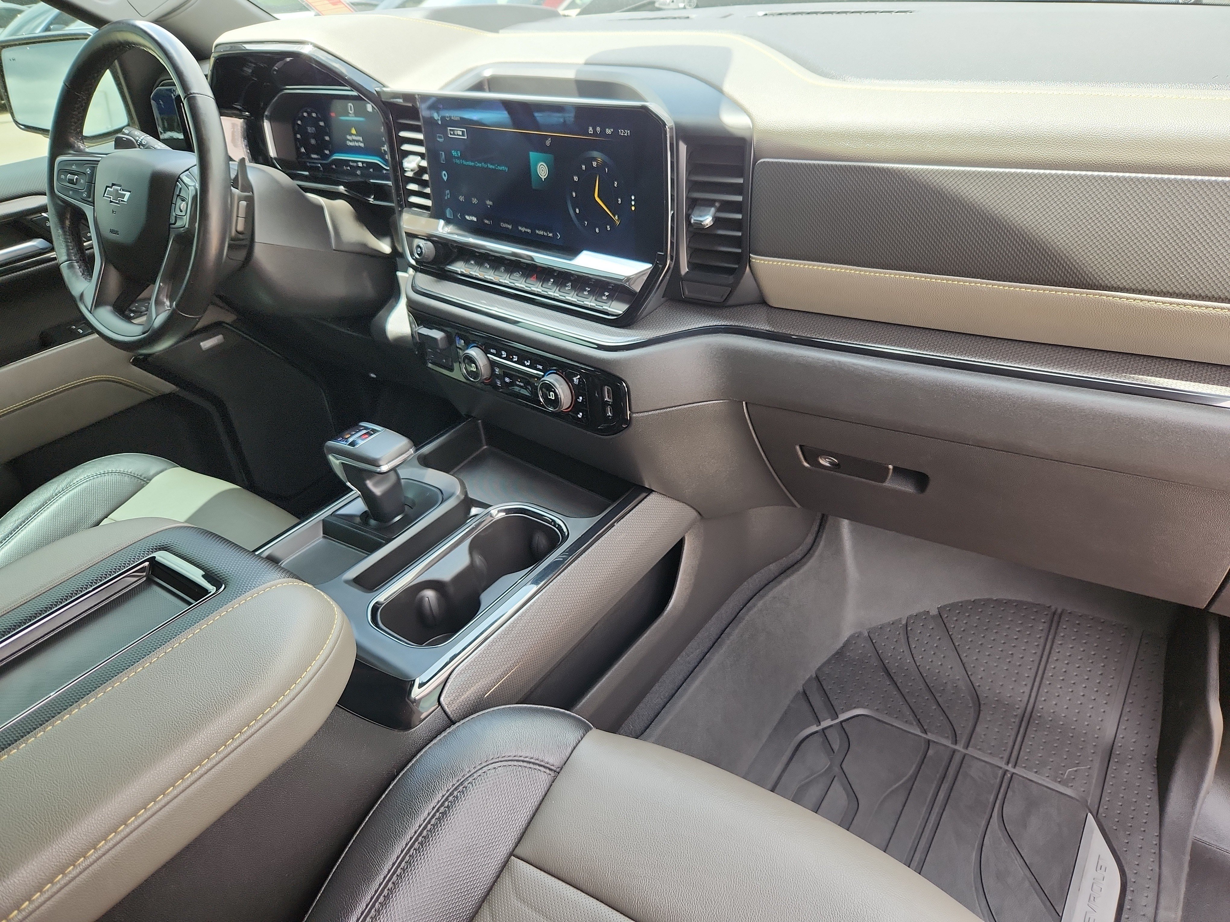 Used 2022 Chevrolet Silverado 1500 ZR2 w/ Technology Package AWD/4WD image 14