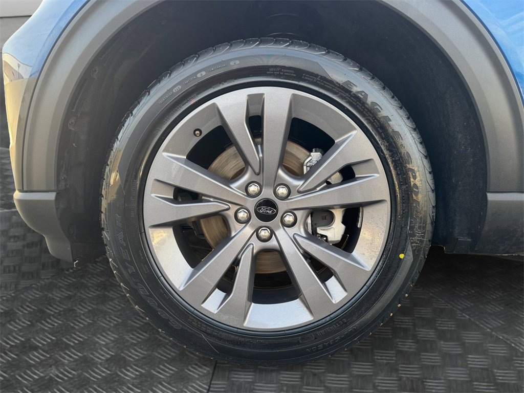 Used 2022 Ford Explorer XLT w/ Equipment Group 202A image 14