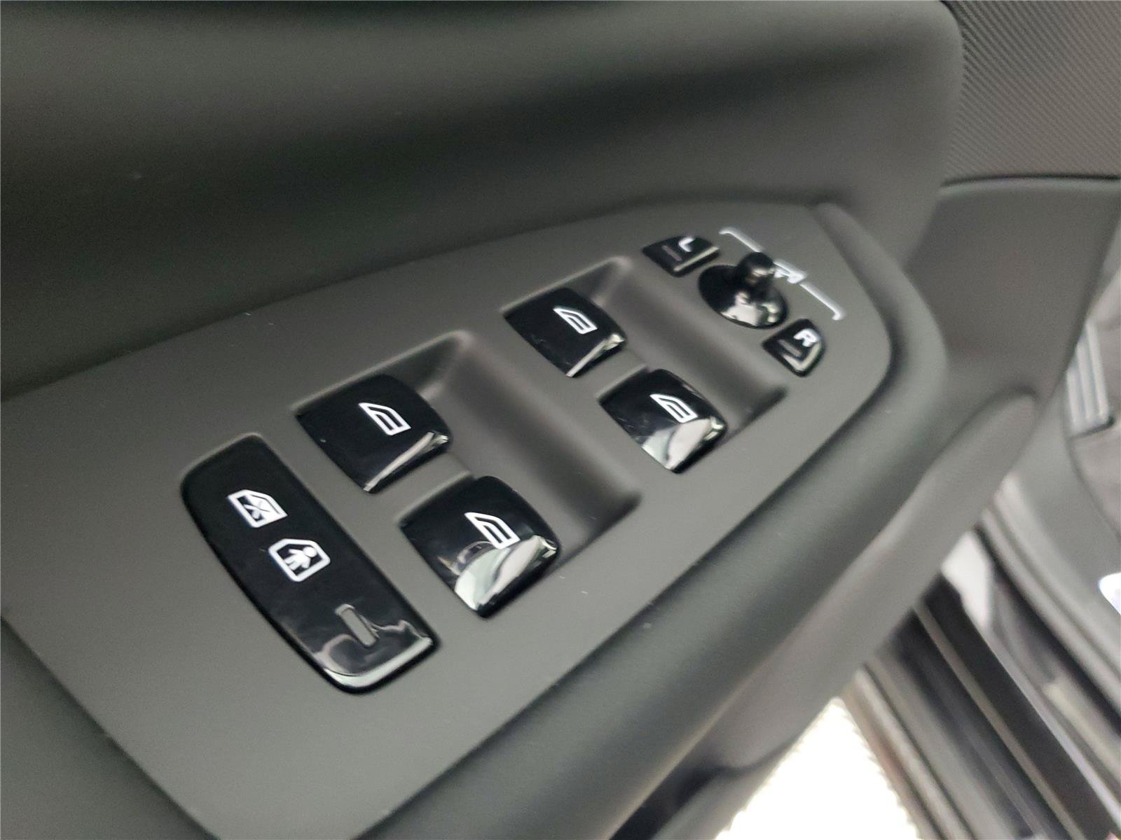 Certified 2026 Volvo XC90 B6 Ultra AWD/4WD image 17