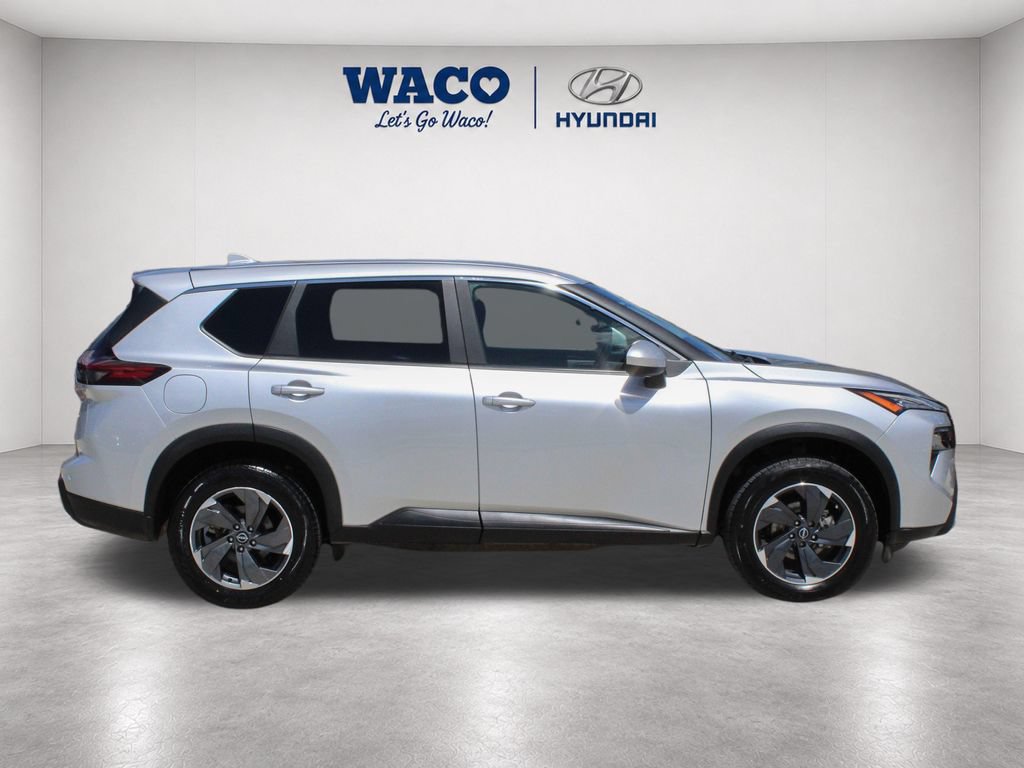Used 2024 Nissan Rogue SV FWD image 11