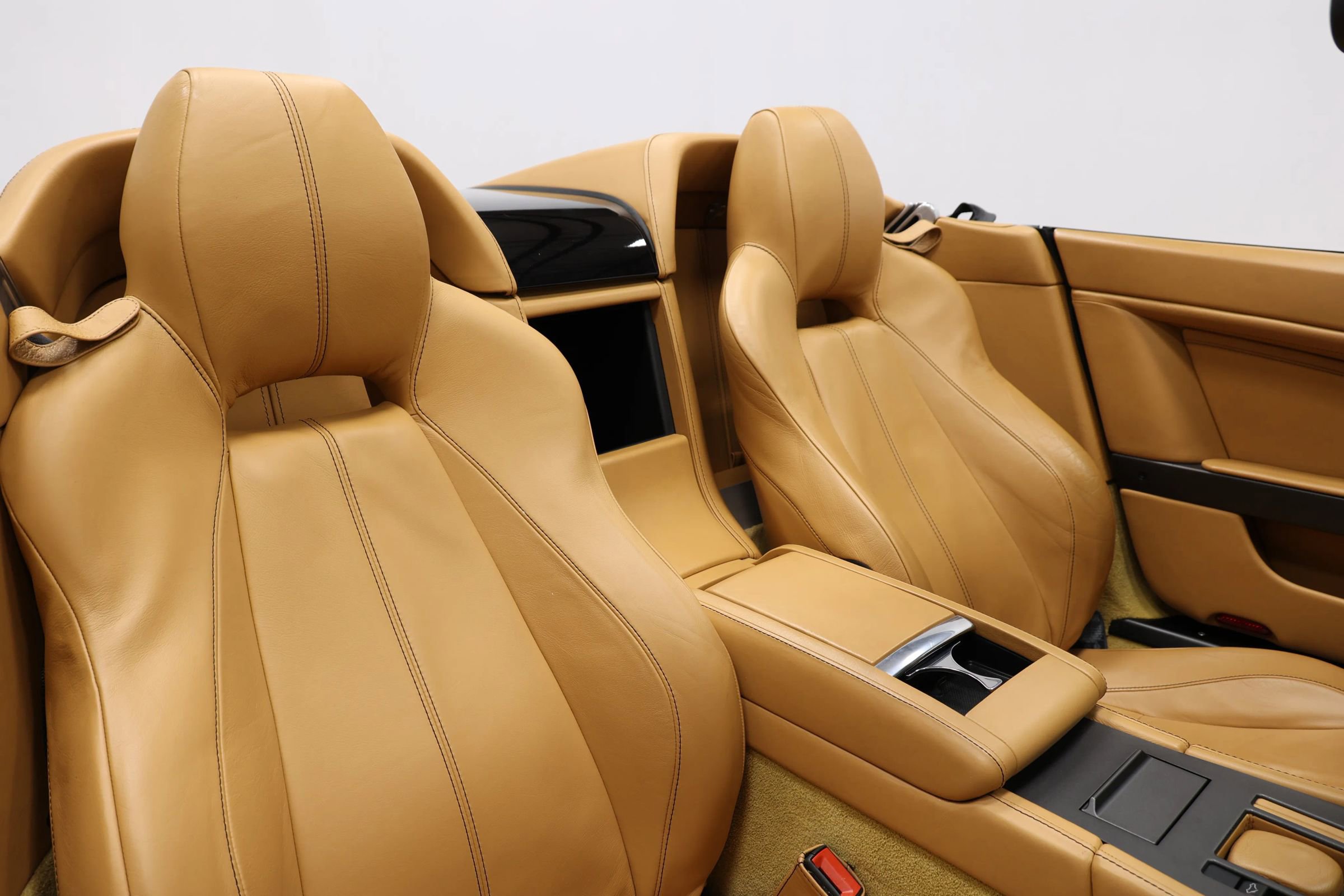 Used 2012 Aston Martin V8 Vantage Roadster image 68