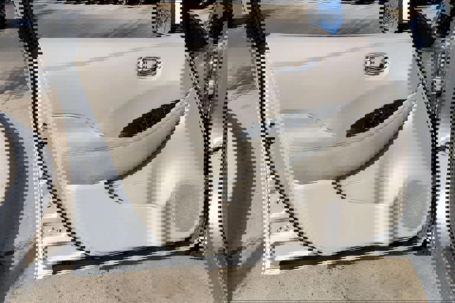 Used 2012 Nissan Leaf SL image 21