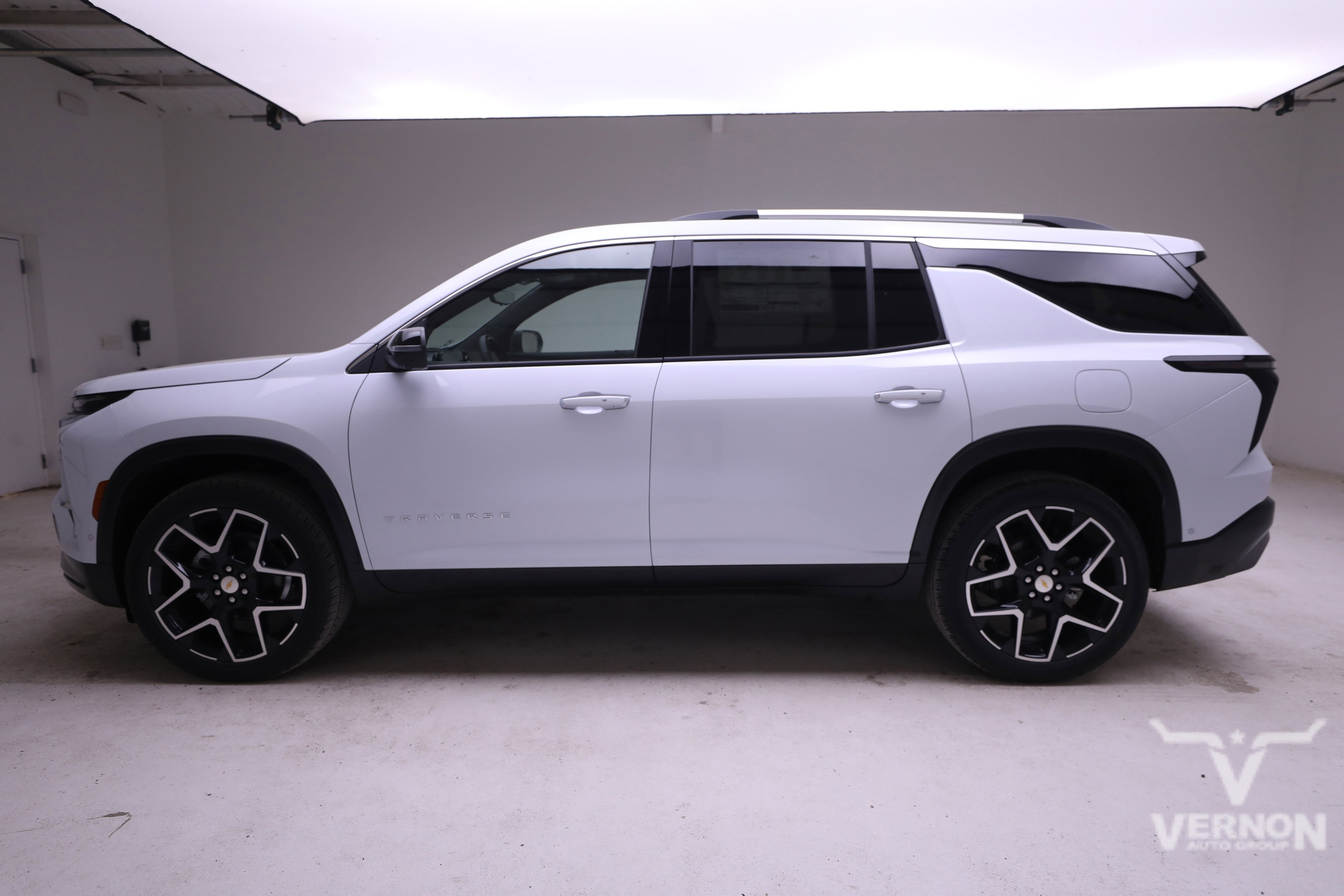 New 2026 Chevrolet Traverse High Country w/ LPO, Floor Liner Package image 2