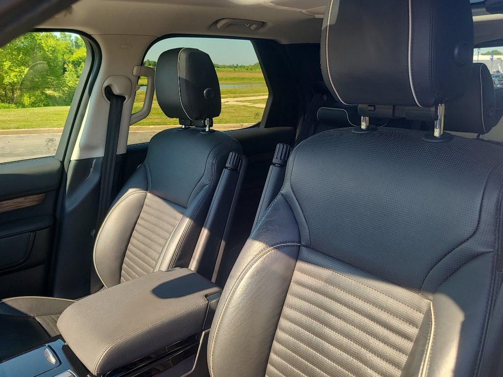 Used 2018 Land Rover Discovery HSE AWD/4WD image 18