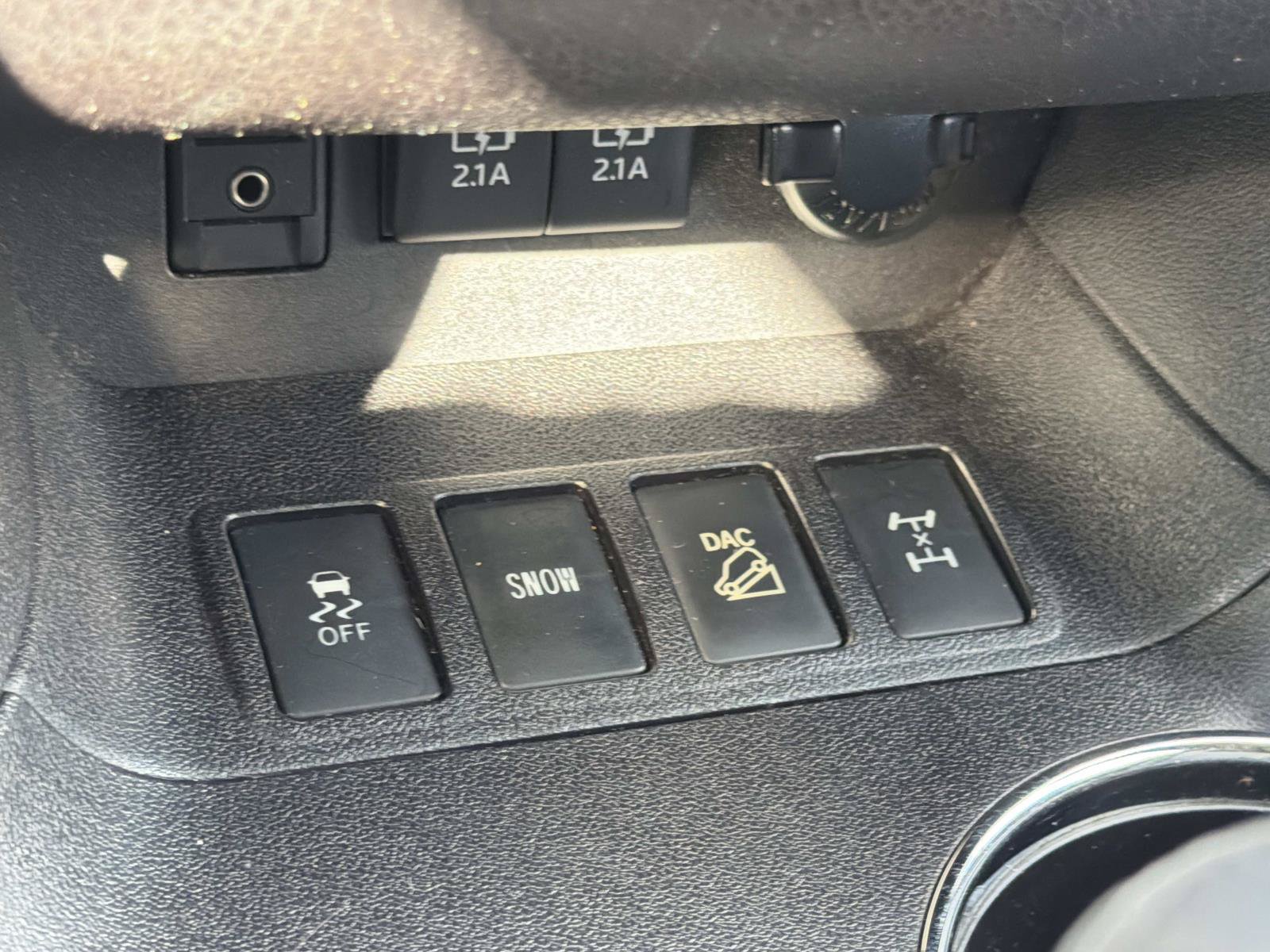 Used 2017 Toyota Highlander XLE w/ Carpet Mat Package AWD/4WD image 25