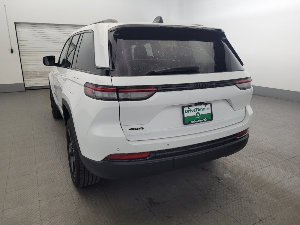 Used 2023 Jeep Grand Cherokee Altitude AWD/4WD image 6