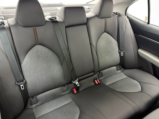 Used 2020 Toyota Camry LE image 34