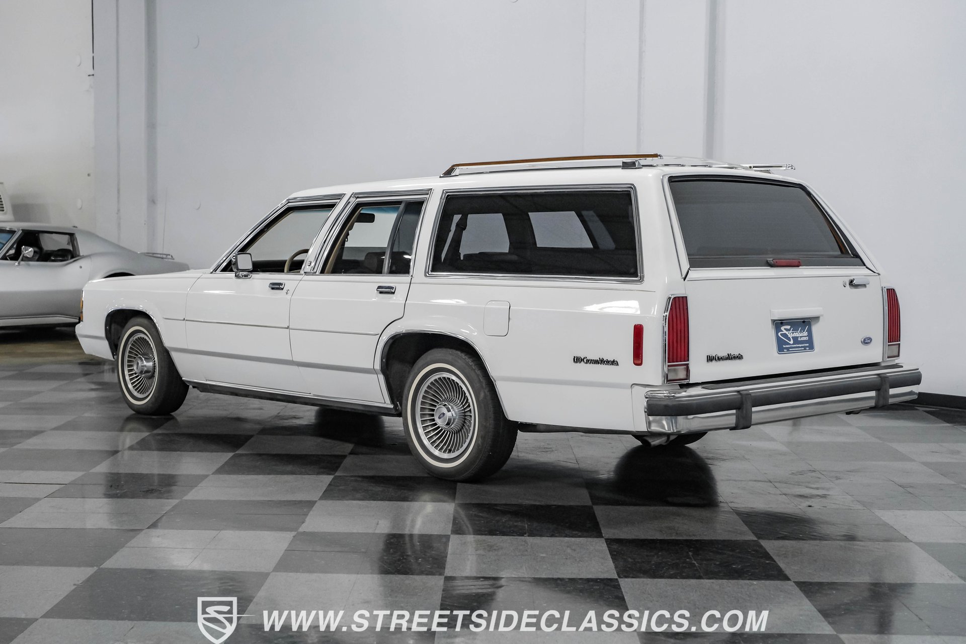 Used 1990 Ford LTD Crown Victoria RWD image 9