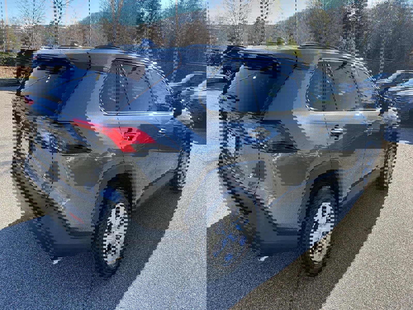 Used 2021 Toyota RAV4 LE image 7