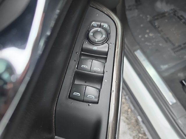 Certified 2023 GMC Acadia SLT FWD image 17