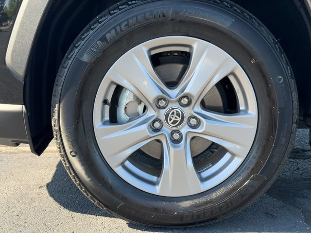 Certified 2025 Toyota RAV4 XLE w/ Convenience Package AWD/4WD image 15