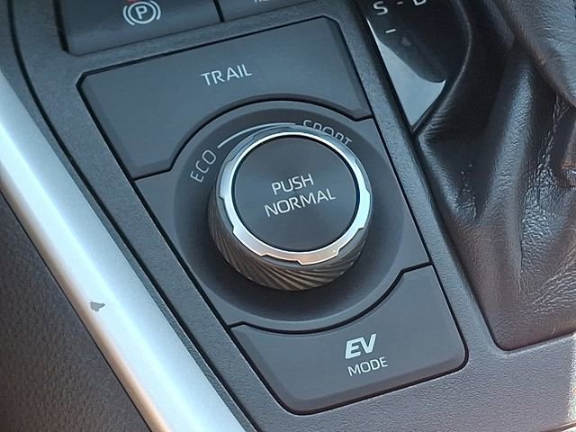 Used 2021 Toyota RAV4 LE AWD/4WD image 23