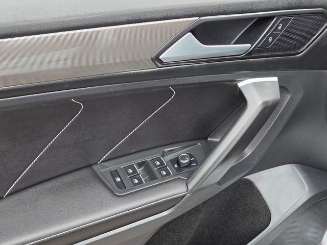 Used 2023 Volkswagen Tiguan SE FWD image 24