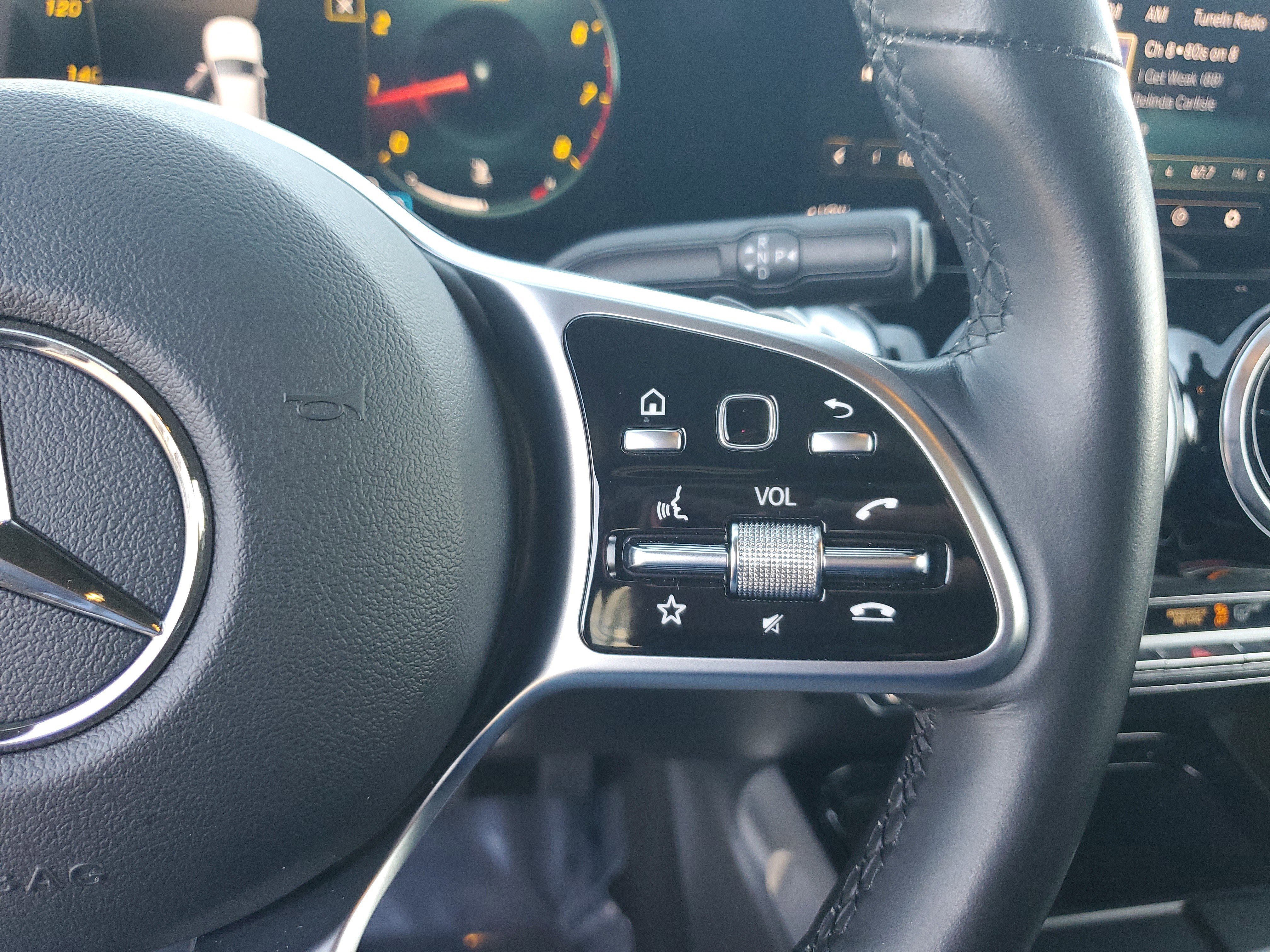 Used 2023 Mercedes-Benz GLB 250 4MATIC w/ Premium Package image 23