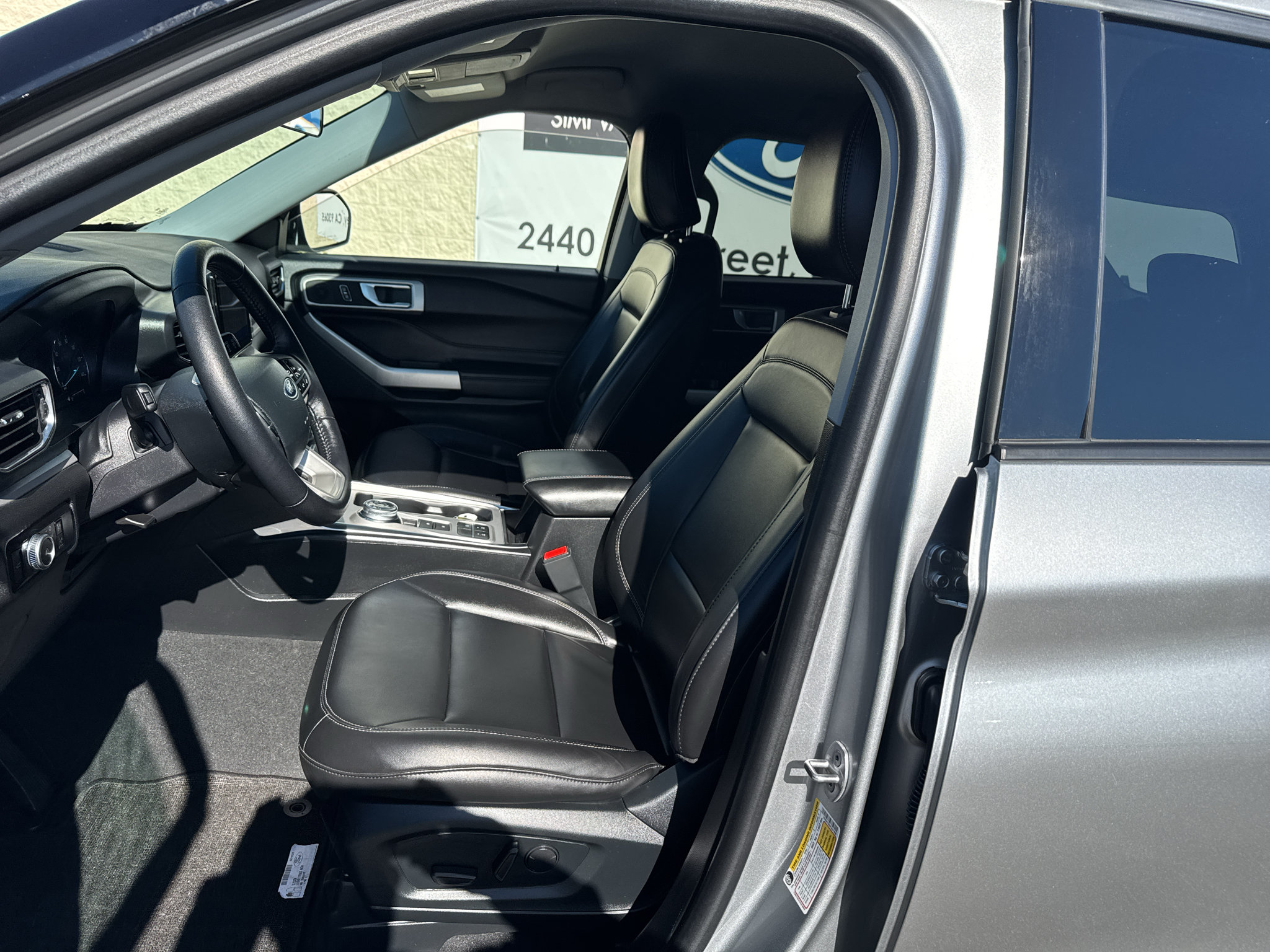 Used 2023 Ford Explorer XLT w/ Equipment Group 202A RWD image 8