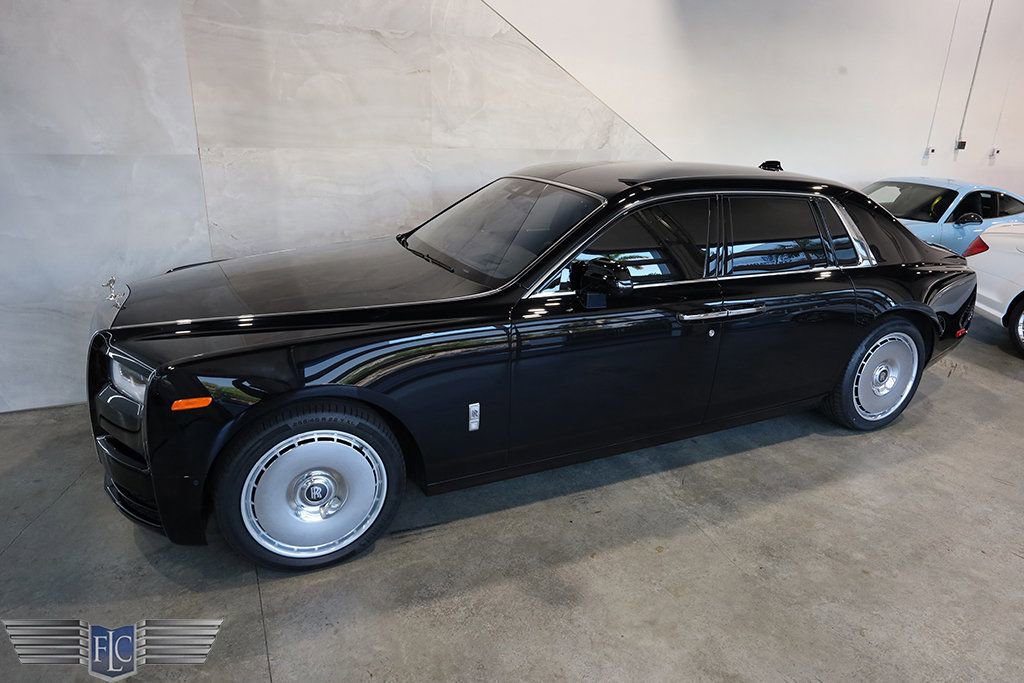 Used 2022 Rolls-Royce Phantom Sedan image 54