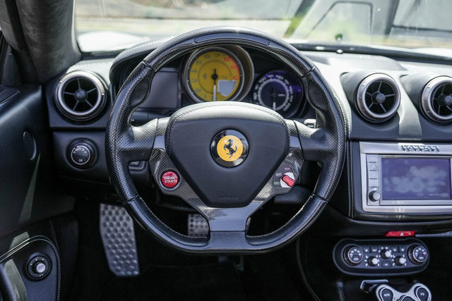 Used 2012 Ferrari California RWD image 39