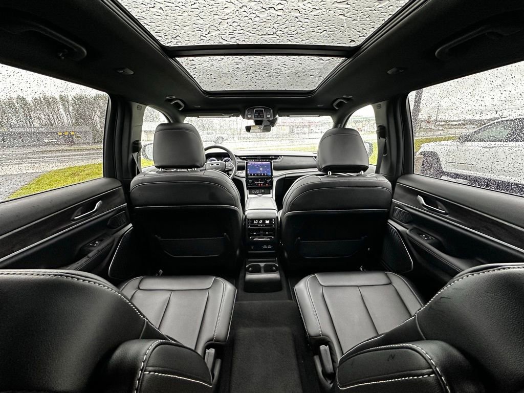 Used 2025 Jeep Grand Cherokee L Limited w/ Black Appearance Package AWD/4WD image 53