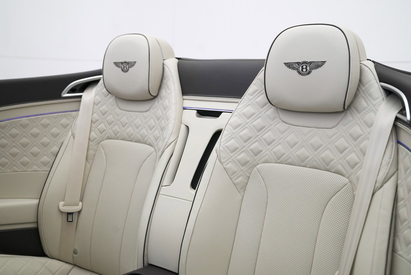 Used 2023 Bentley Continental GT Azure image 23