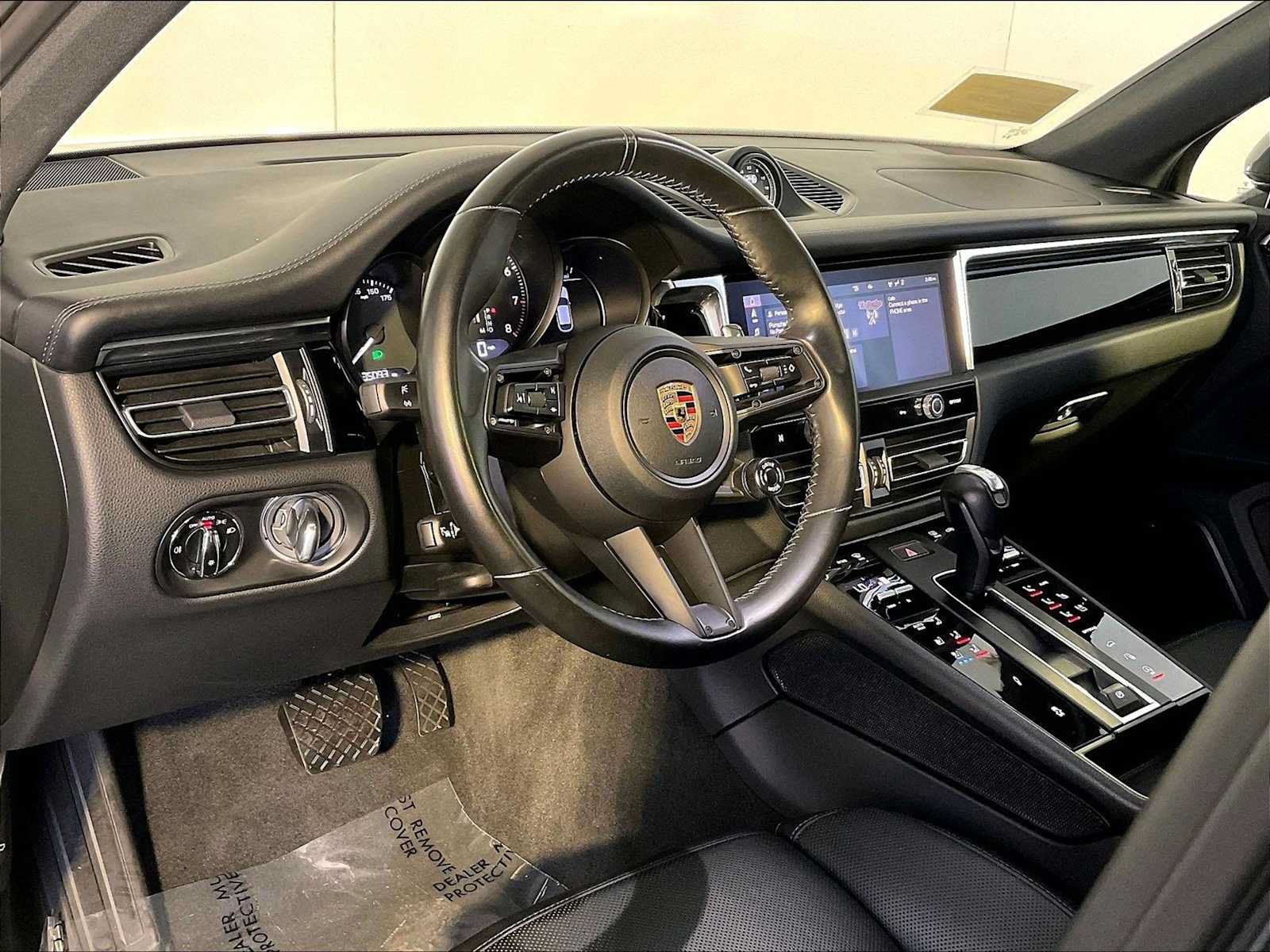 Certified 2023 Porsche Macan AWD/4WD image 4