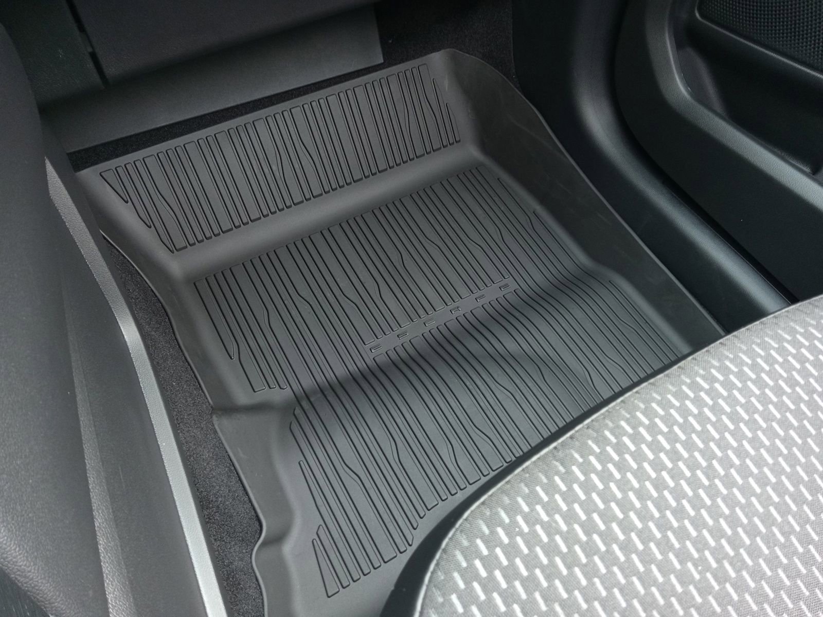 Used 2025 Ford Escape SE image 21