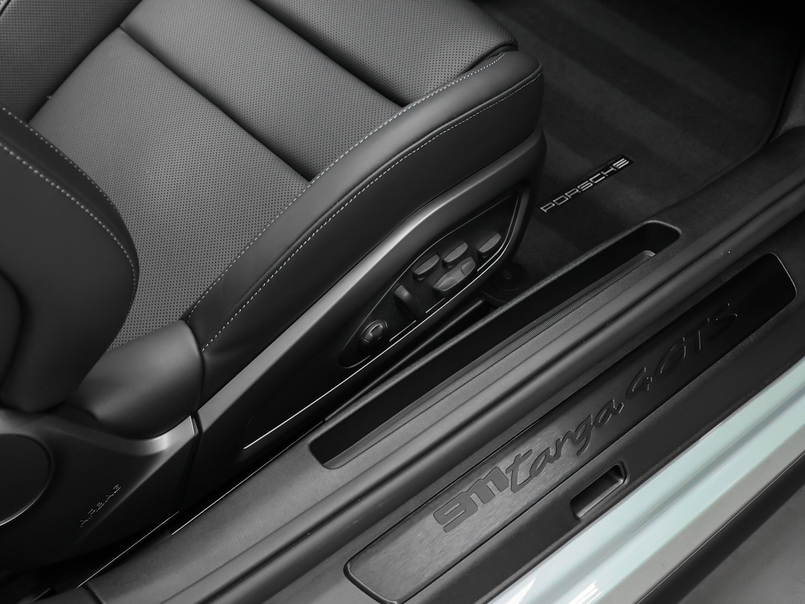 Used 2025 Porsche 911 Targa 4 GTS image 32