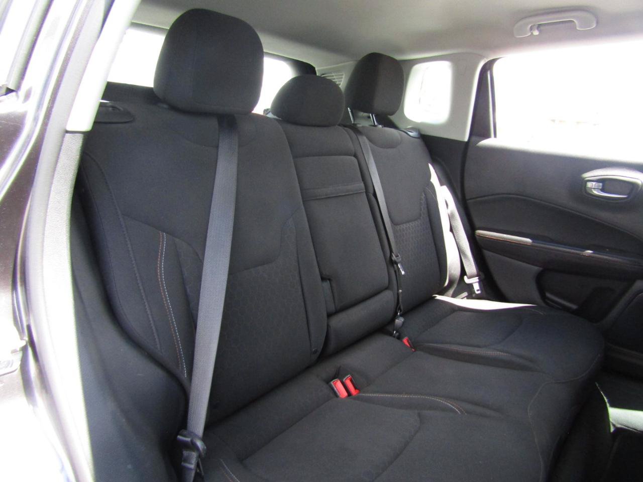 Used 2018 Jeep Compass Sport w/ Cold Weather Group FWD image 21