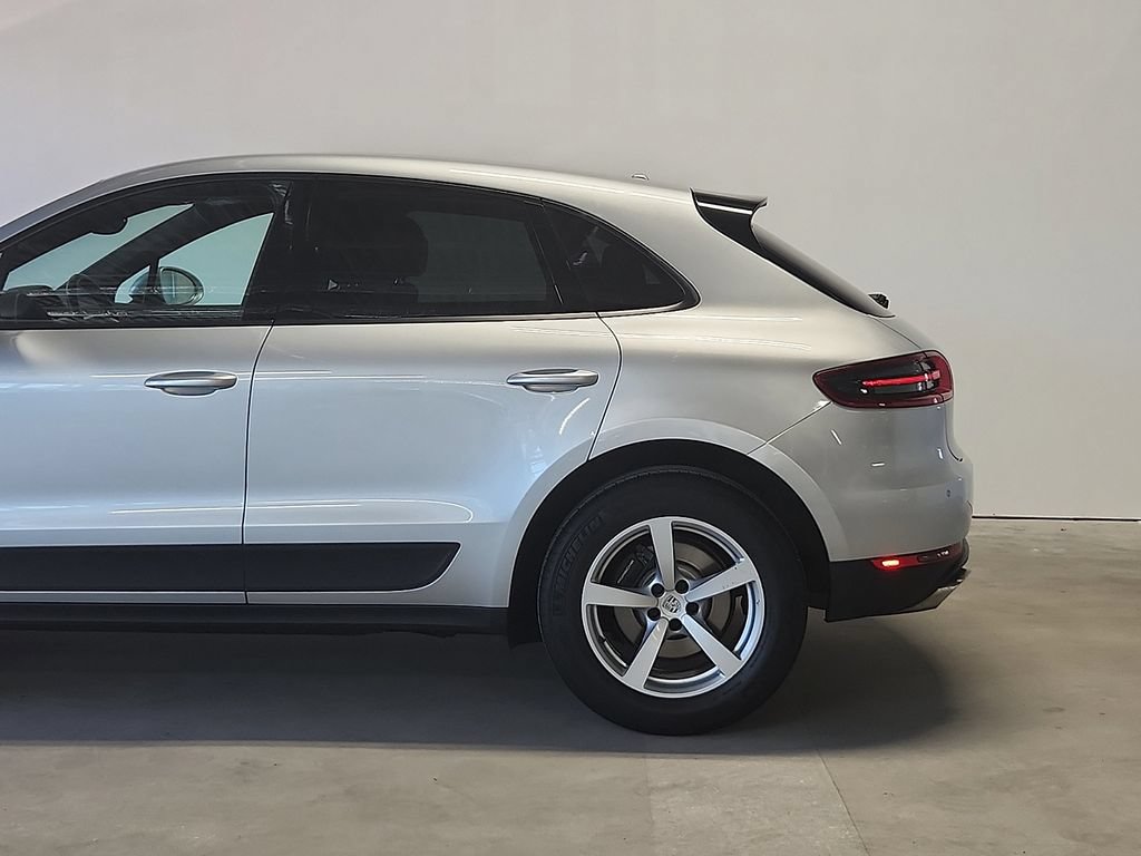 Used 2018 Porsche Macan AWD/4WD image 7