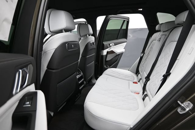 New 2026 BMW X5 xDrive40i w/ Premium Package AWD/4WD image 18