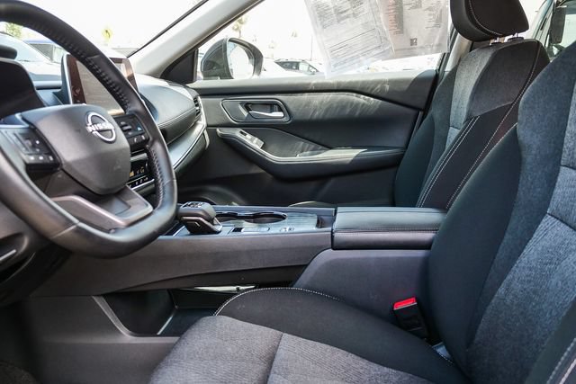 Used 2025 Nissan Rogue SV FWD image 18