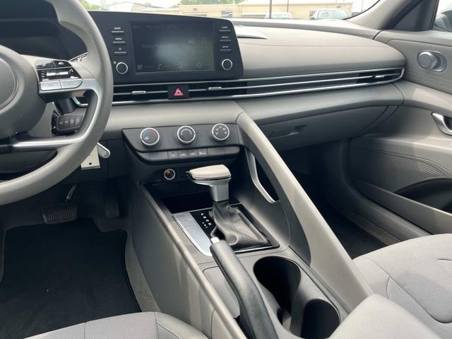 Used 2024 Hyundai Elantra SE image 14
