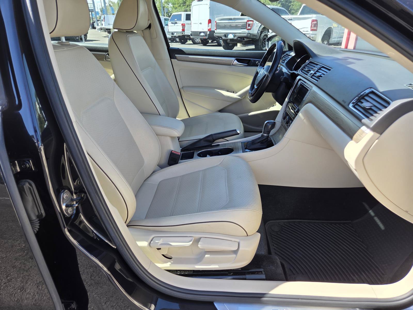 Used 2017 Volkswagen Passat 1.8T SE FWD image 19