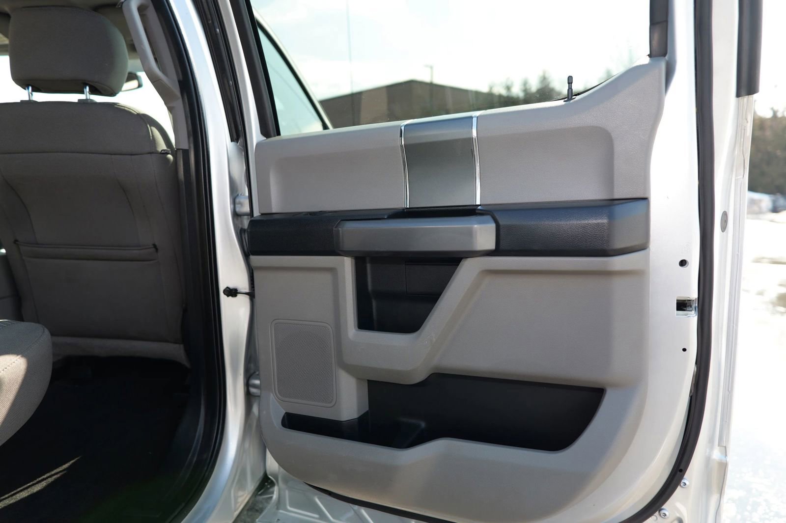 Used 2017 Ford F150 XLT w/ Equipment Group 302A Luxury image 32