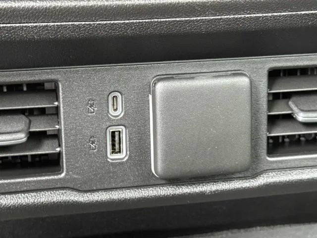 Used 2022 Chevrolet Silverado 1500 LT AWD/4WD image 19
