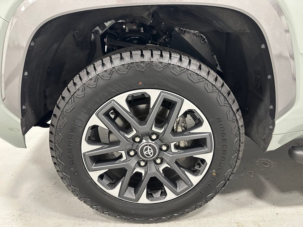 Used 2025 Toyota Tundra Limited AWD/4WD image 63