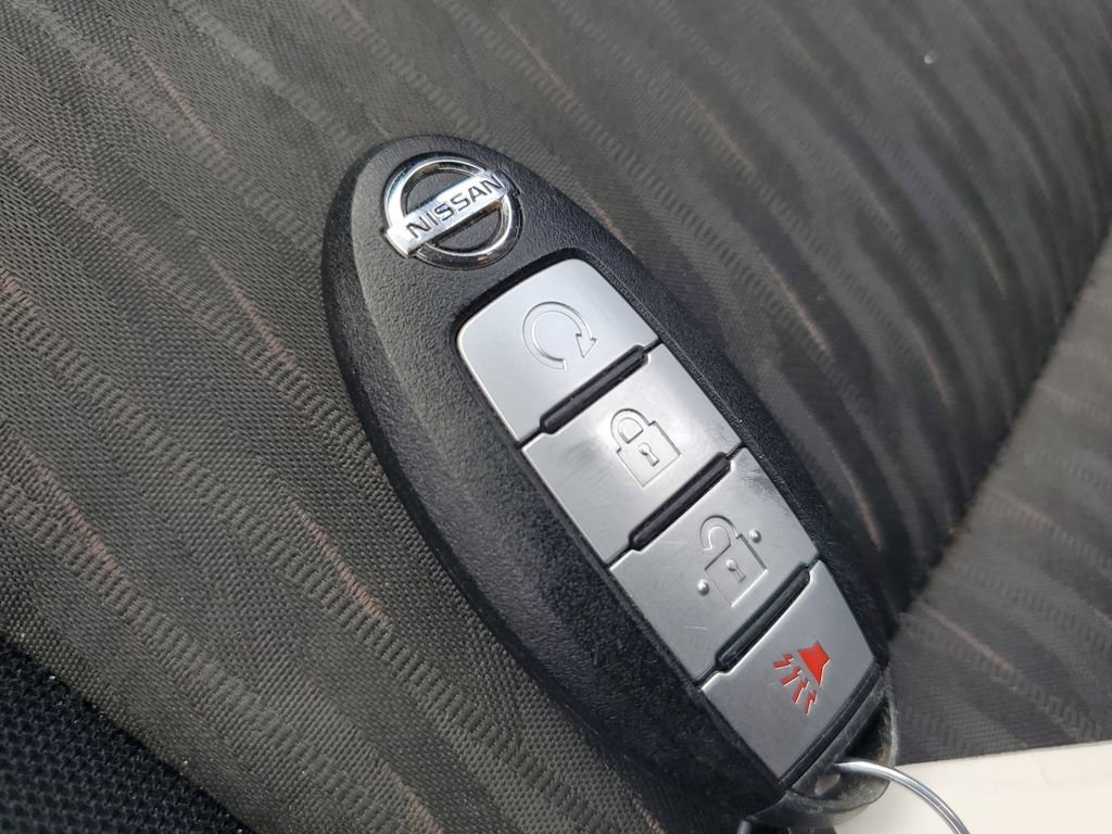 Used 2017 Nissan Rogue SV image 32