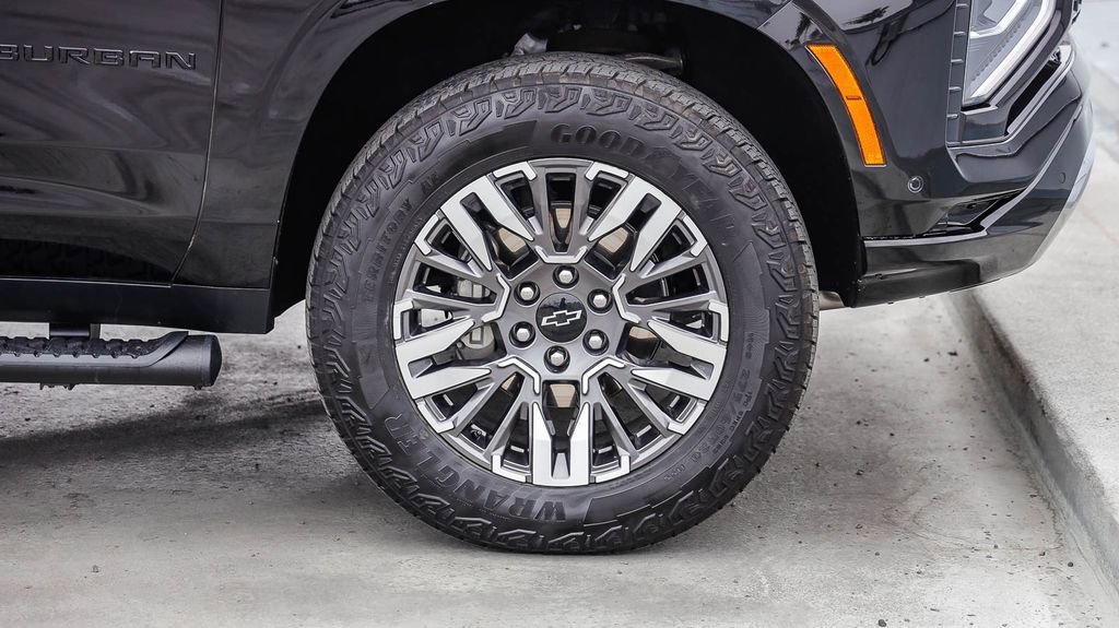 Used 2025 Chevrolet Suburban Z71 AWD/4WD image 10