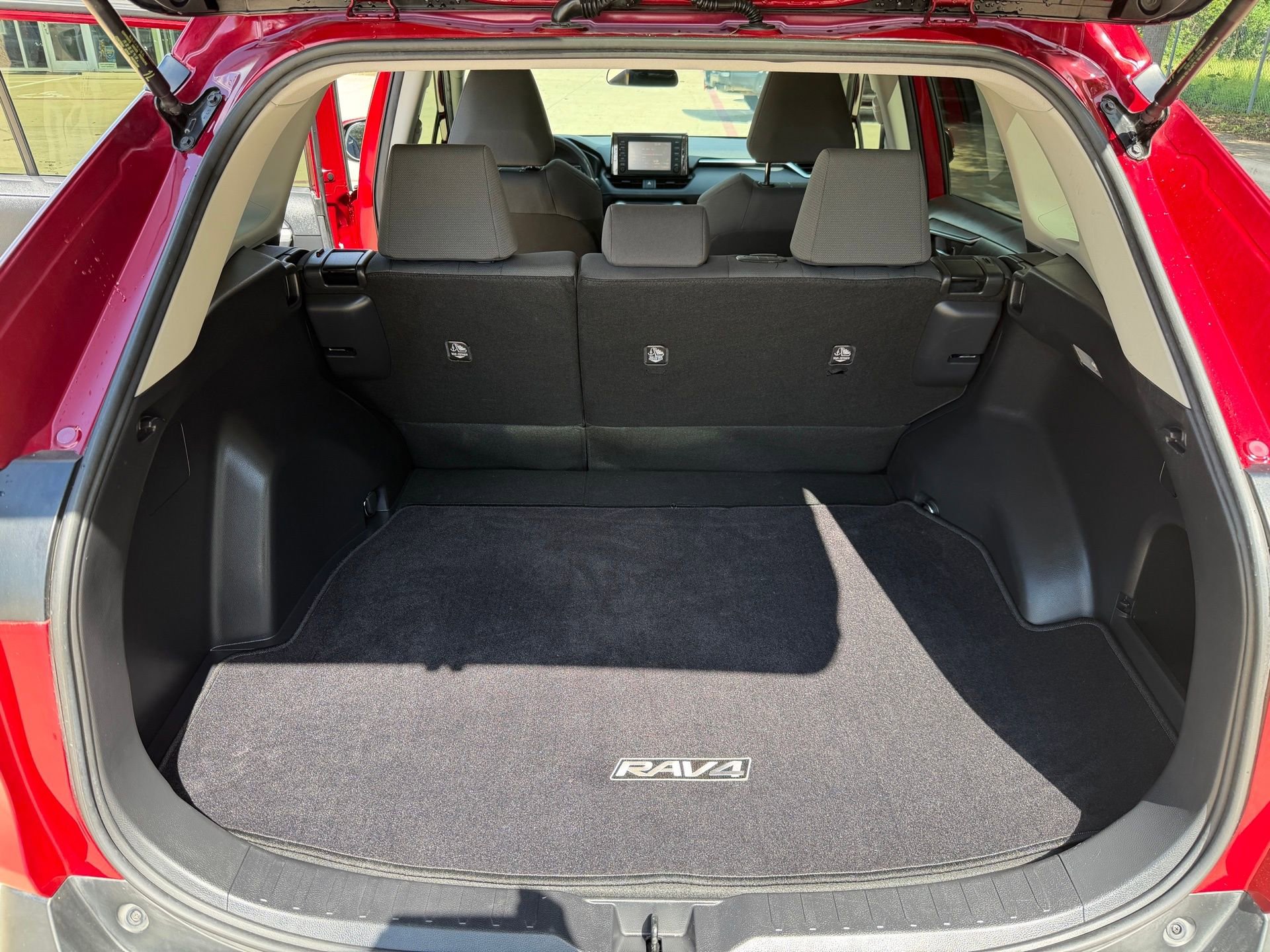 Used 2019 Toyota RAV4 XLE FWD image 26