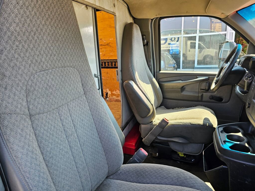 Used 2014 Chevrolet Express 3500 Extended w/ Chrome Appearance Package image 9