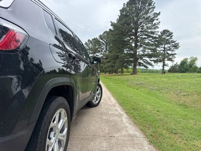 Used 2024 Jeep Compass Latitude image 11