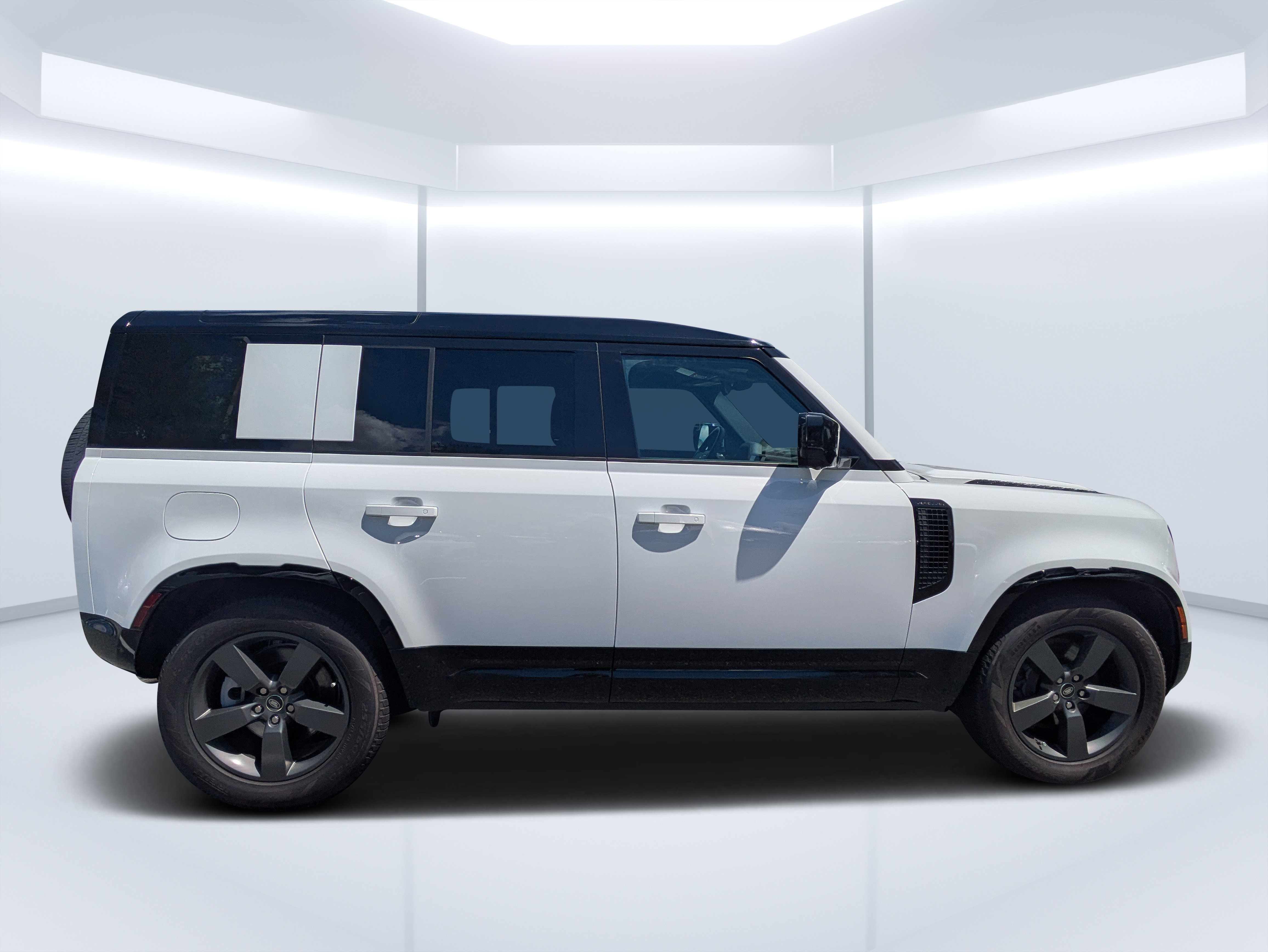 Used 2025 Land Rover Defender 110 X-Dynamic SE AWD/4WD image 2