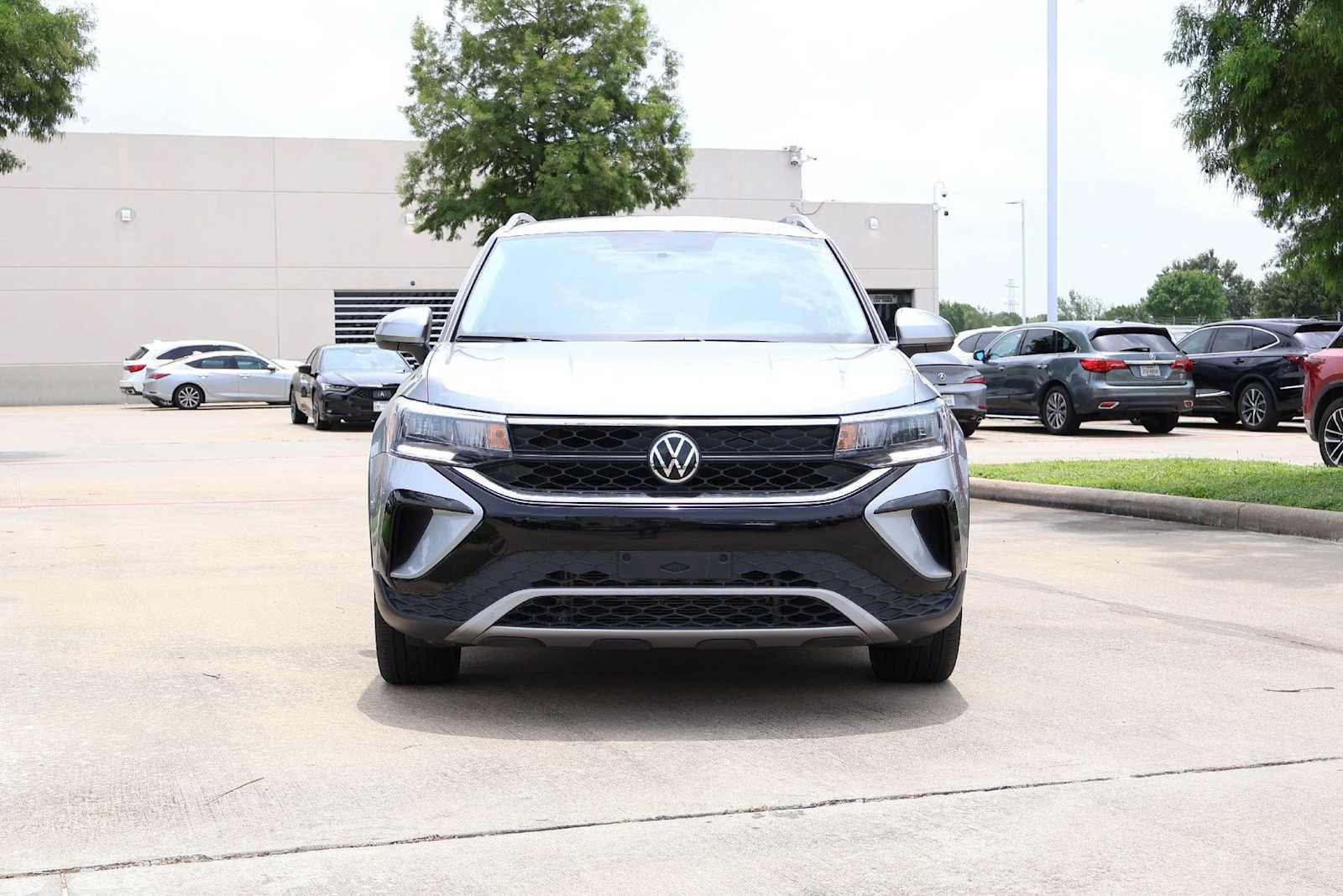 Used 2022 Volkswagen Taos SE FWD image 6