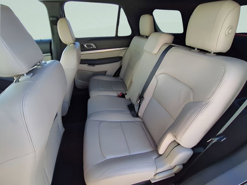 Used 2018 Ford Explorer XLT w/ Equipment Group 202A image 14