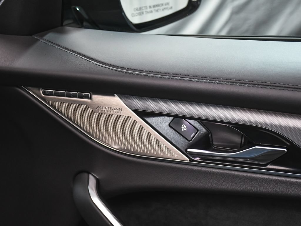 Used 2022 Jaguar F-PACE SVR AWD/4WD image 19