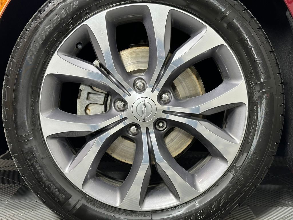 Used 2019 Chrysler Pacifica Limited w/ Tire & Wheel Group image 13
