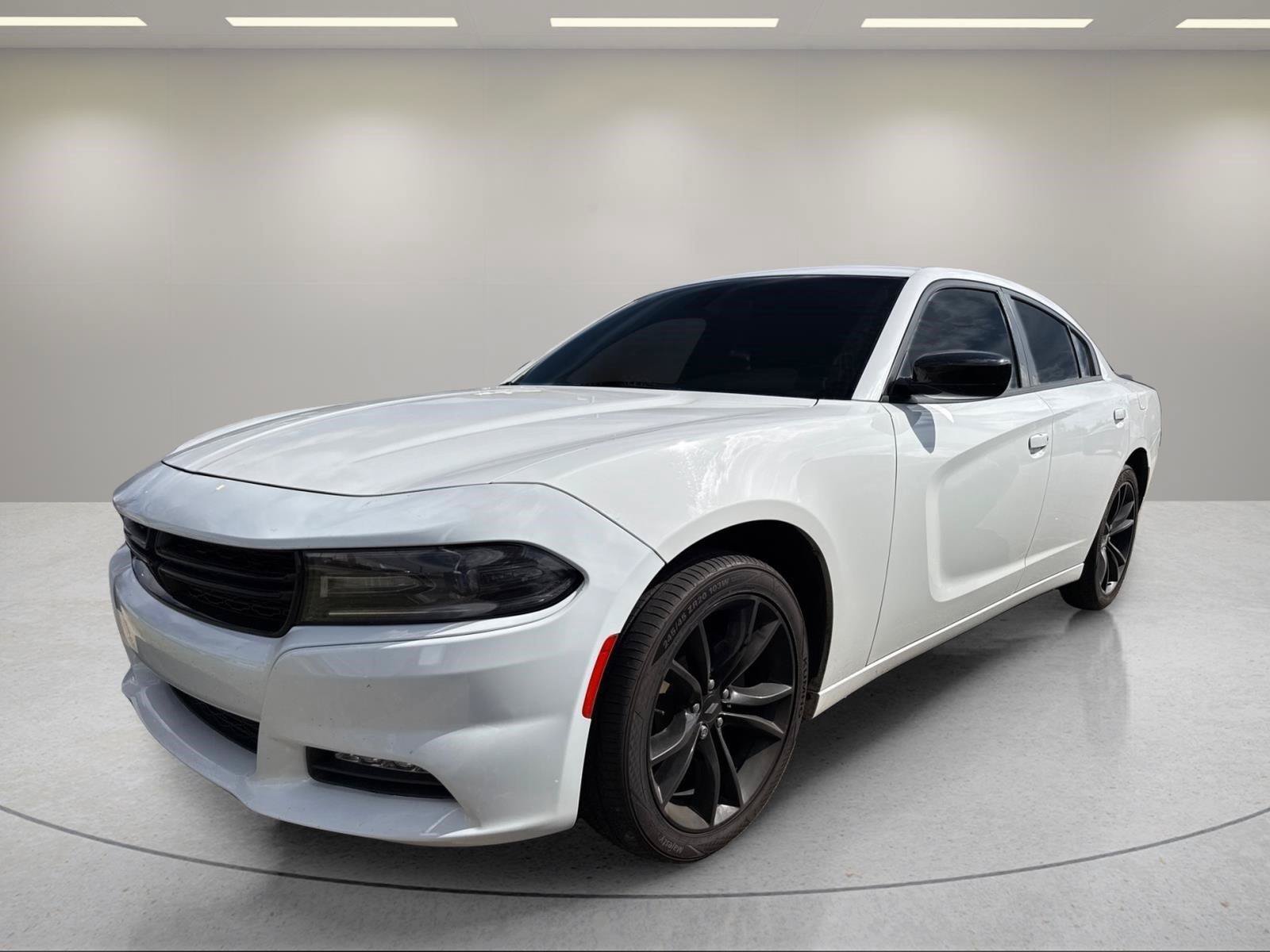 Used 2018 Dodge Charger SXT Plus w/ Blacktop Package RWD image 2