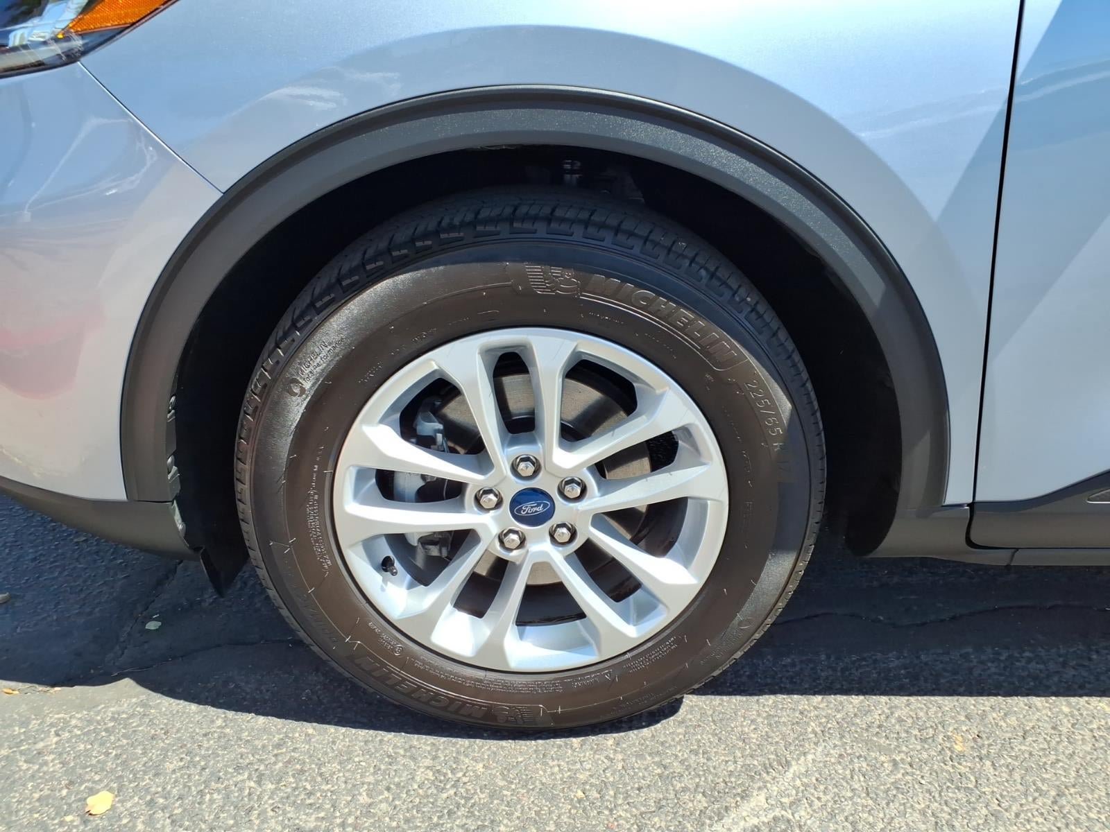 Used 2022 Ford Escape SE w/ Convenience Package FWD image 9